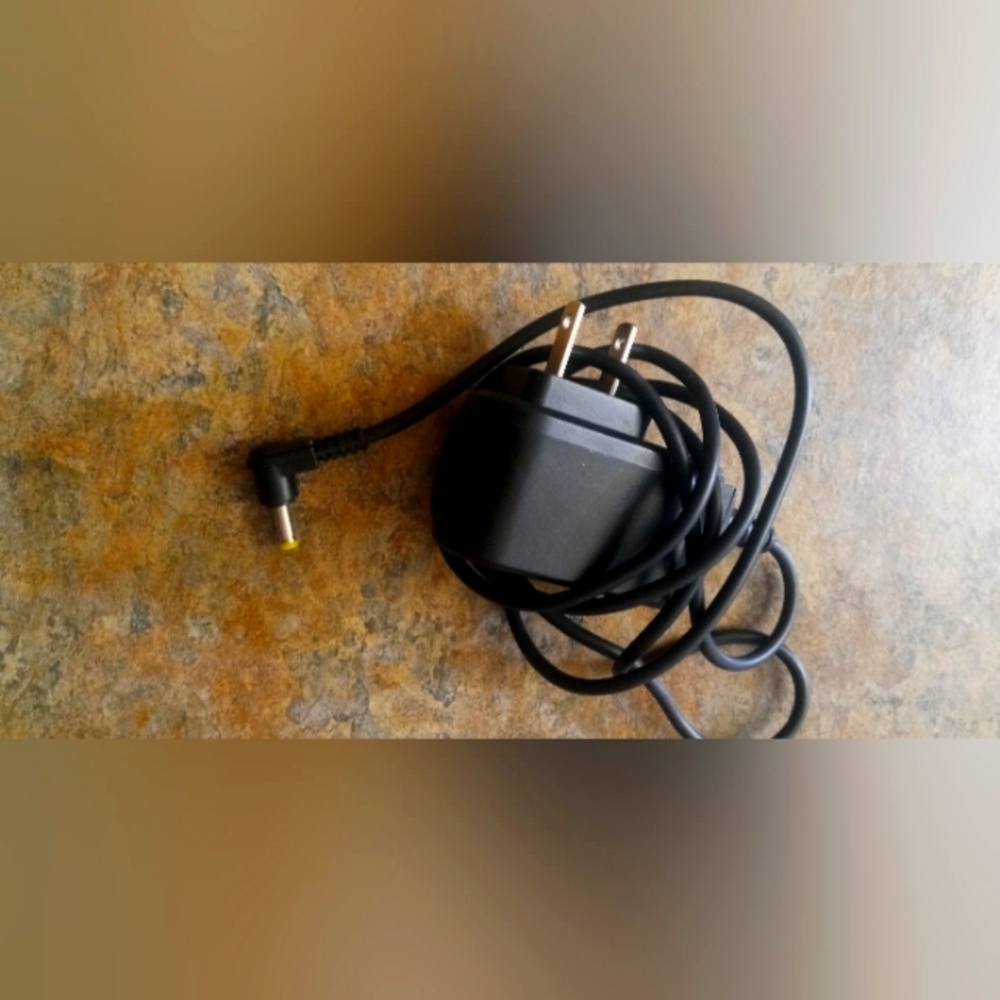 Universal Black Cell Phone Charger with Right-Angle DC Plug